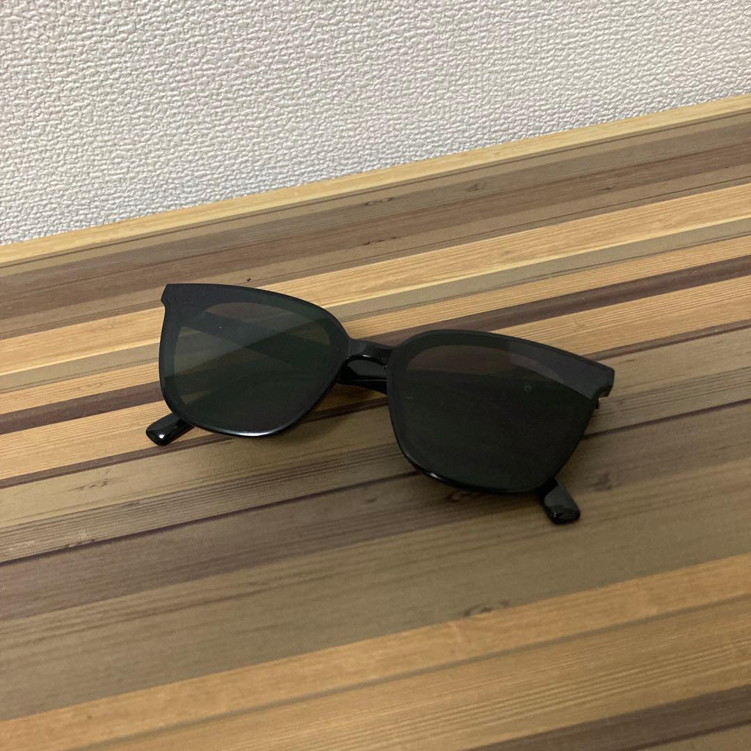 GENTLE MONSTER 。スクエアサングラス LILIT 。