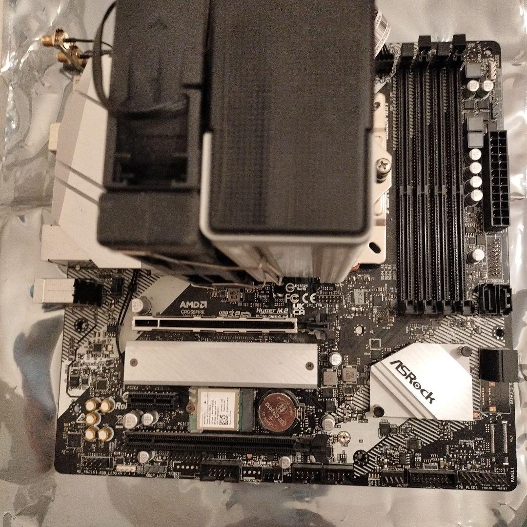 CPU Ryzen 7 5700xAsrock B550m wifi ak400