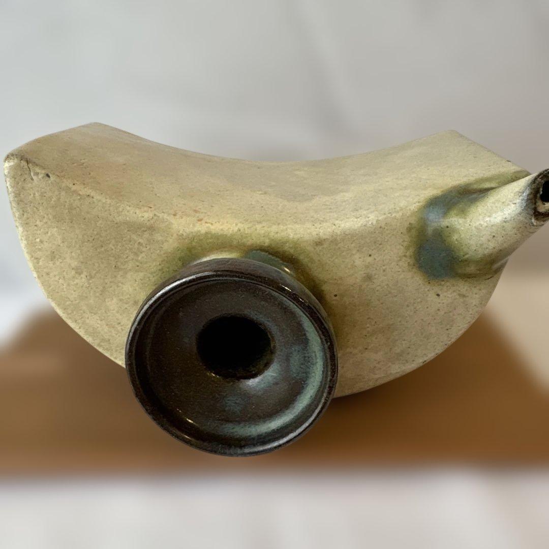 金城次郎　線彫魚文　抱瓶