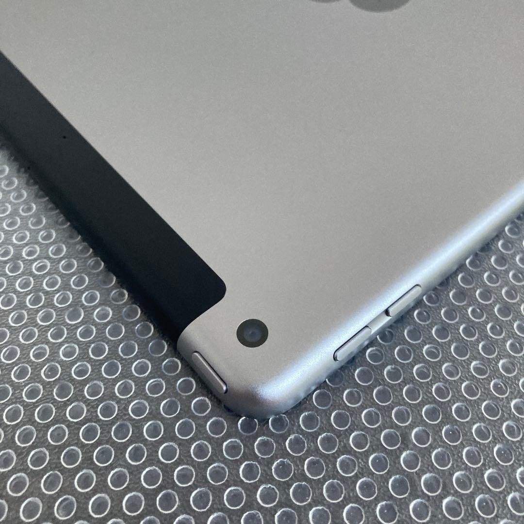3197 美品☆電池ほぼ新品☆iPad5 第5世代 32GB SIMフリー☆