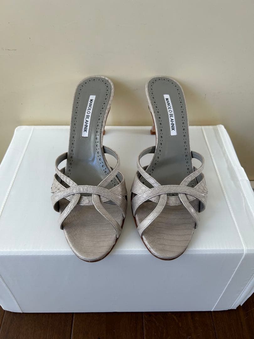 m*m様 n*a様 マノロブラニク MACULA 39