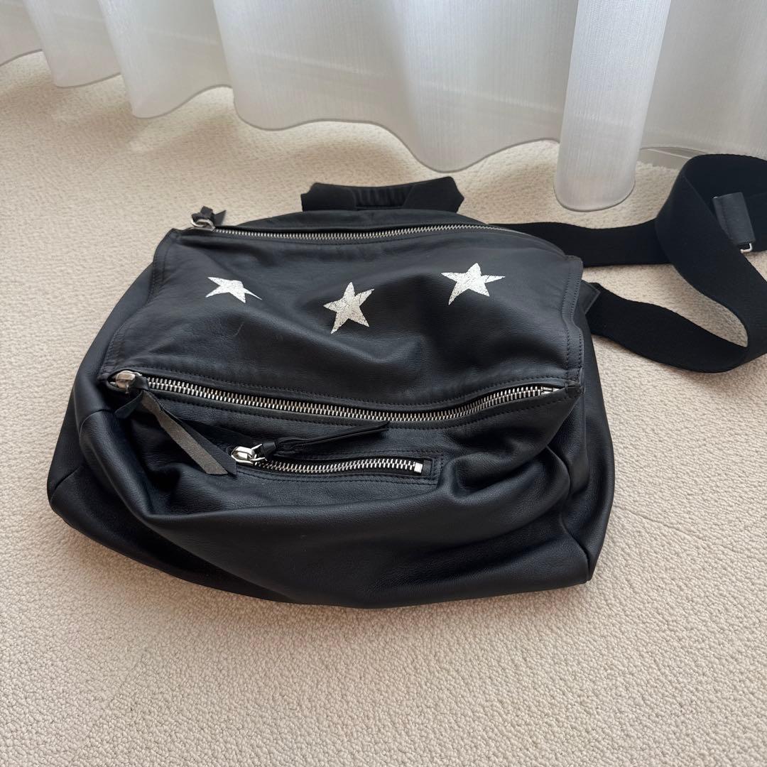 GIVENCHY ブラックレザー ショルダーバッグ