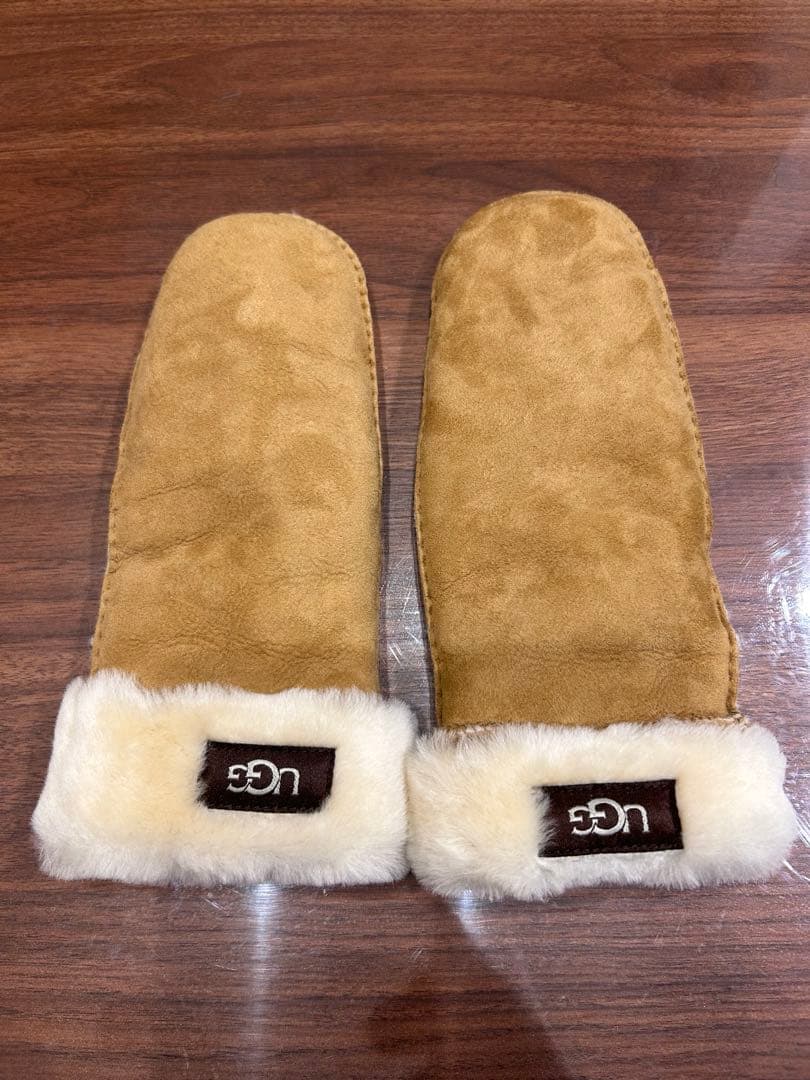 最終値下げUGG クラシック　ミトン ベージュ　アグ　手袋　ムートンMレディース
