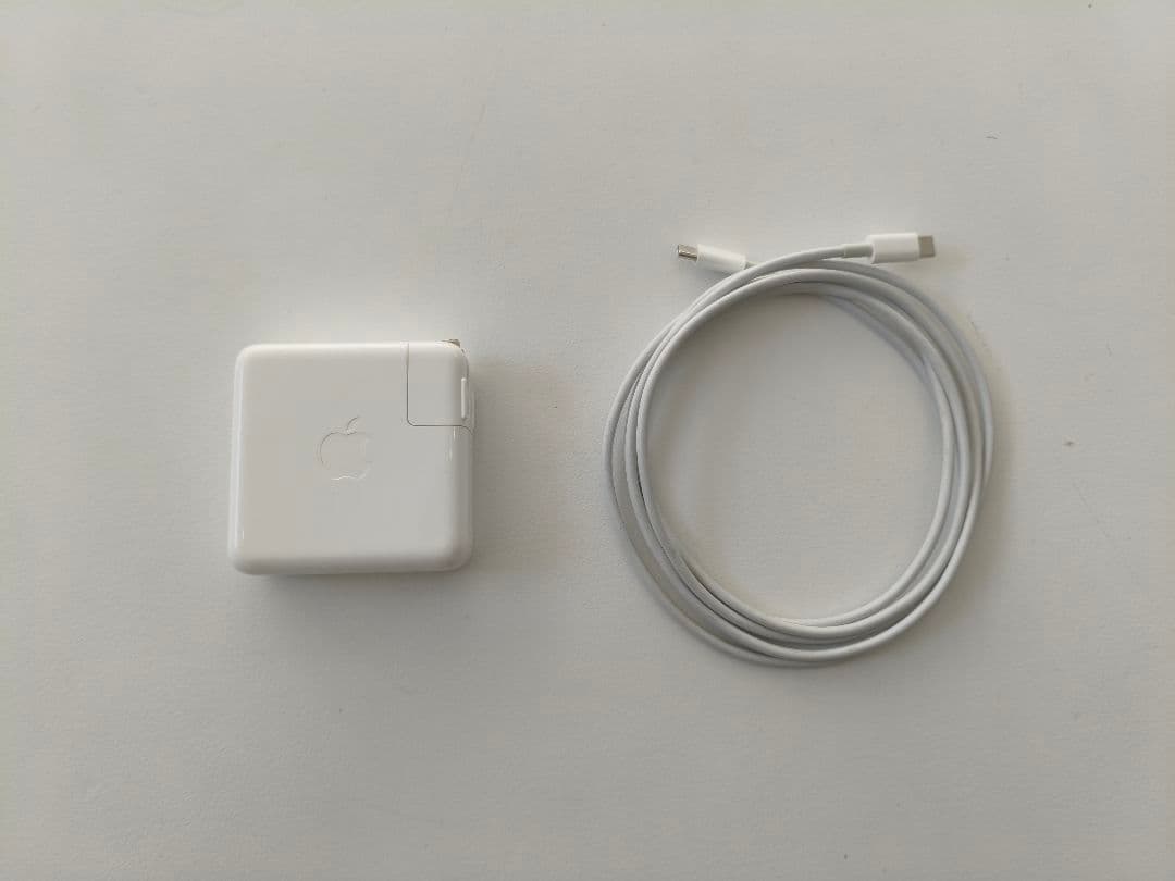 MacBook Pro13インチ A2251 i7 16GB