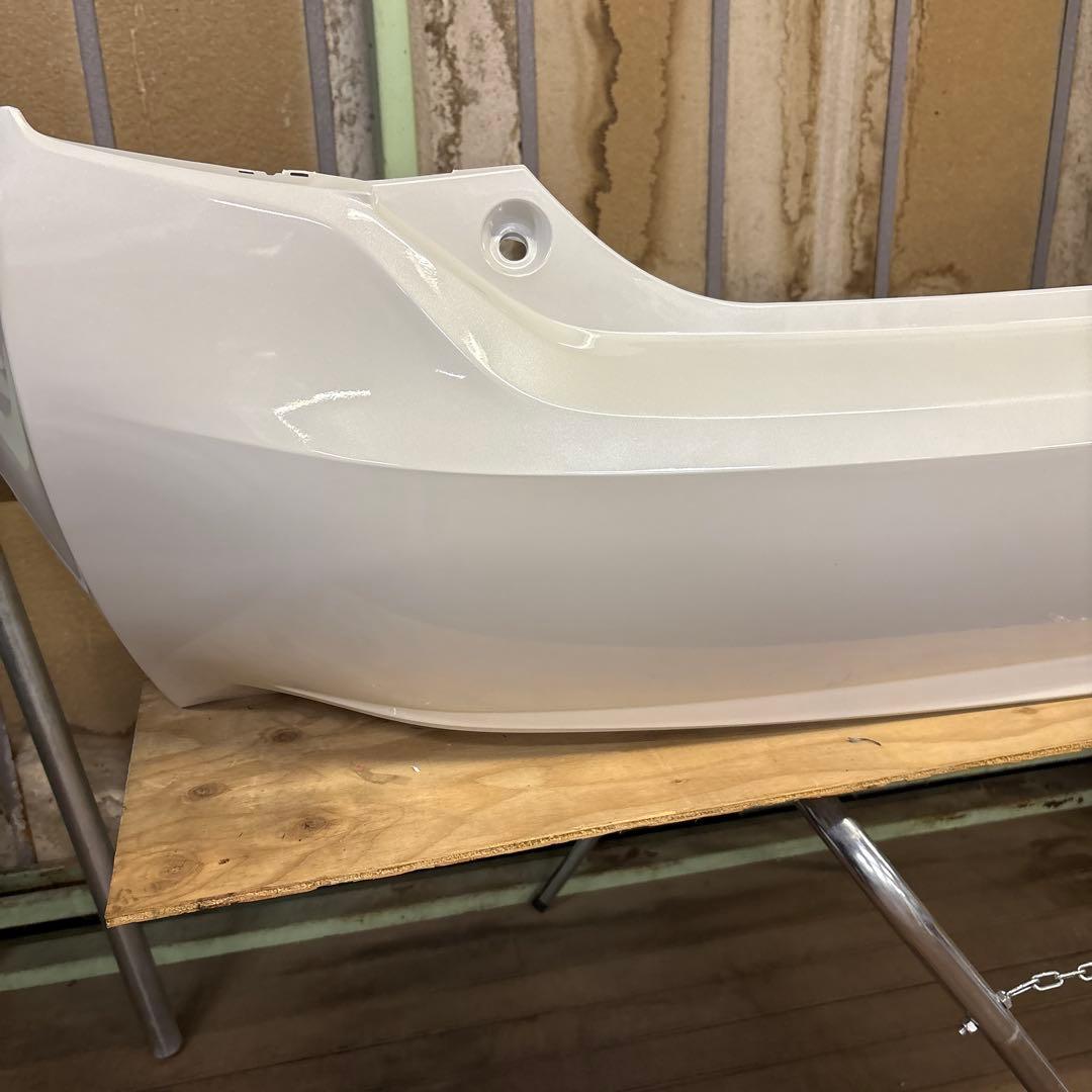 (53) 30プリウス　社外リアバンパー 070