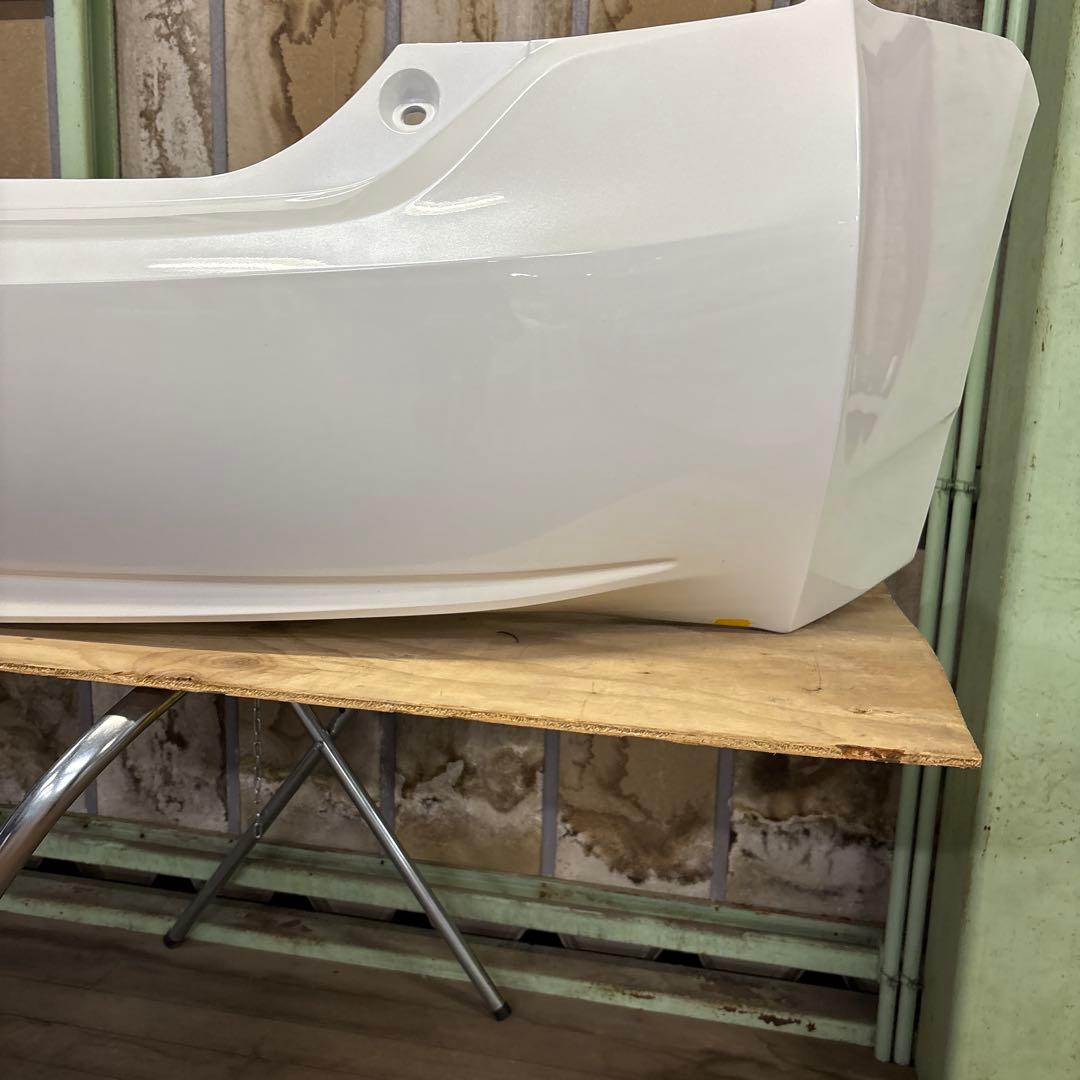 (53) 30プリウス　社外リアバンパー 070