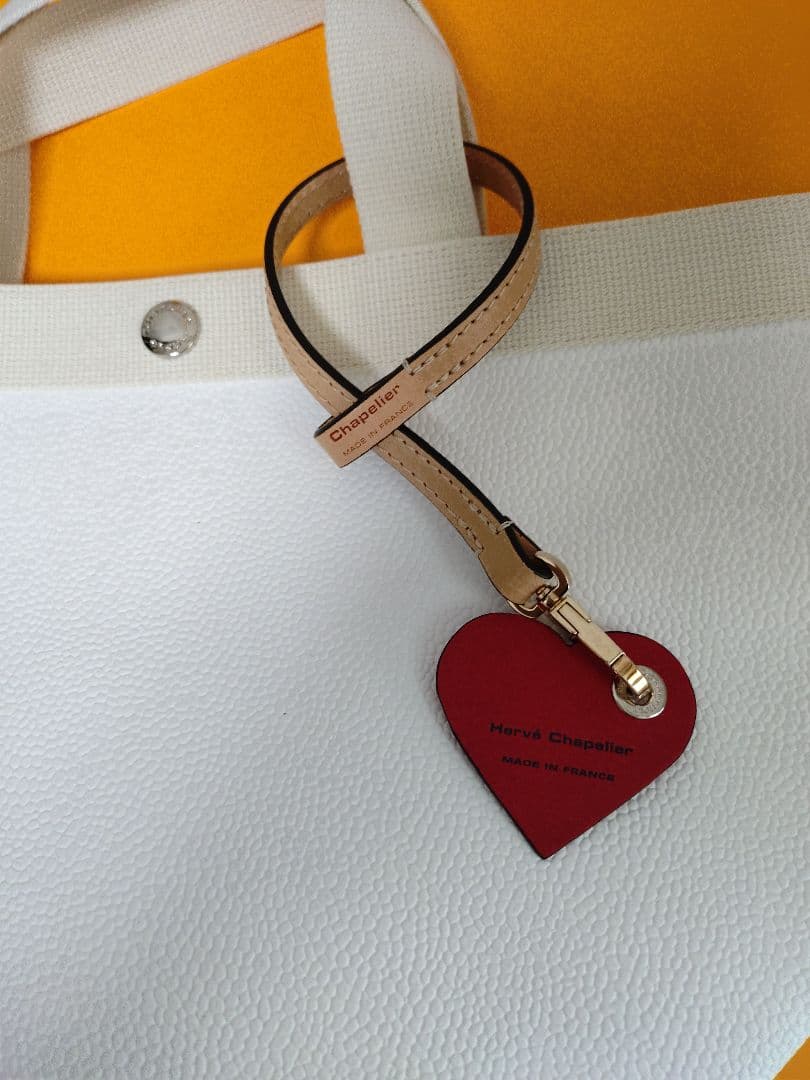 ☆新品未使用☆エルベシャプリエ 122L ハートチャーム ストラップ　ルージュ
