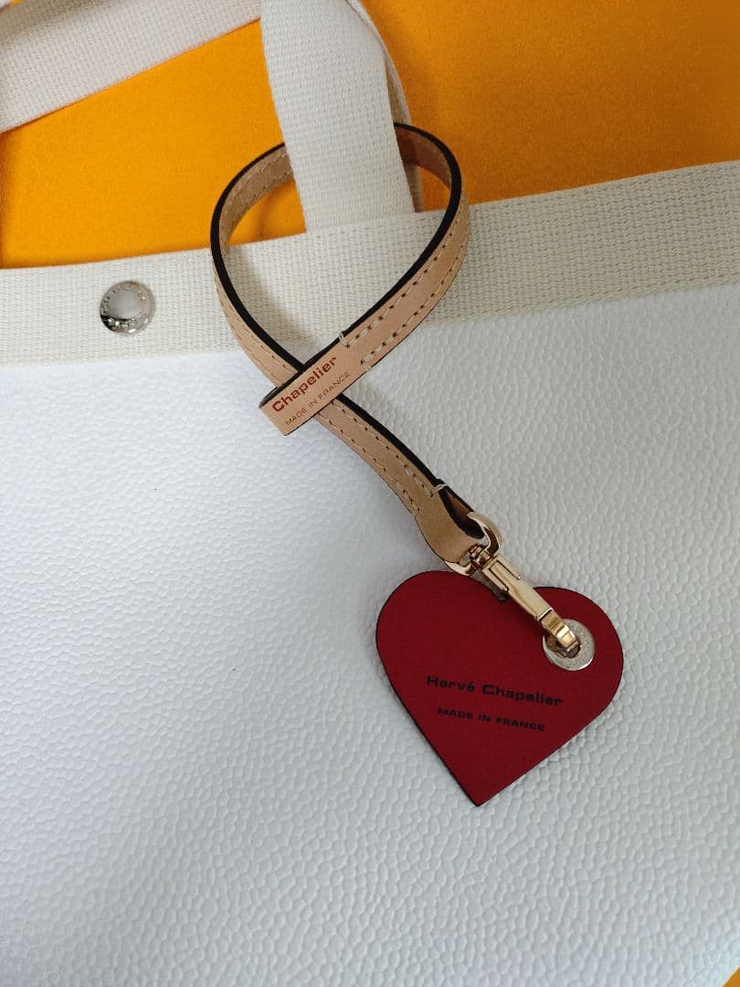 ☆新品未使用☆エルベシャプリエ 122L ハートチャーム ストラップ　ルージュ