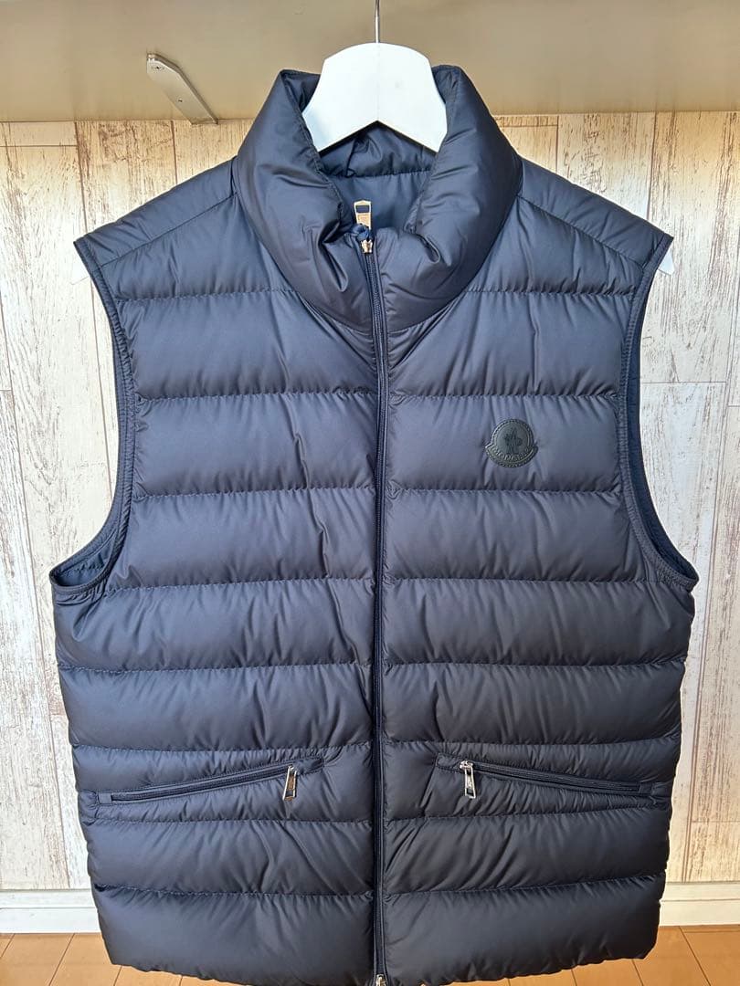 値下げ！[新品未使用]　MONCLER ダウンベスト　ネイビー