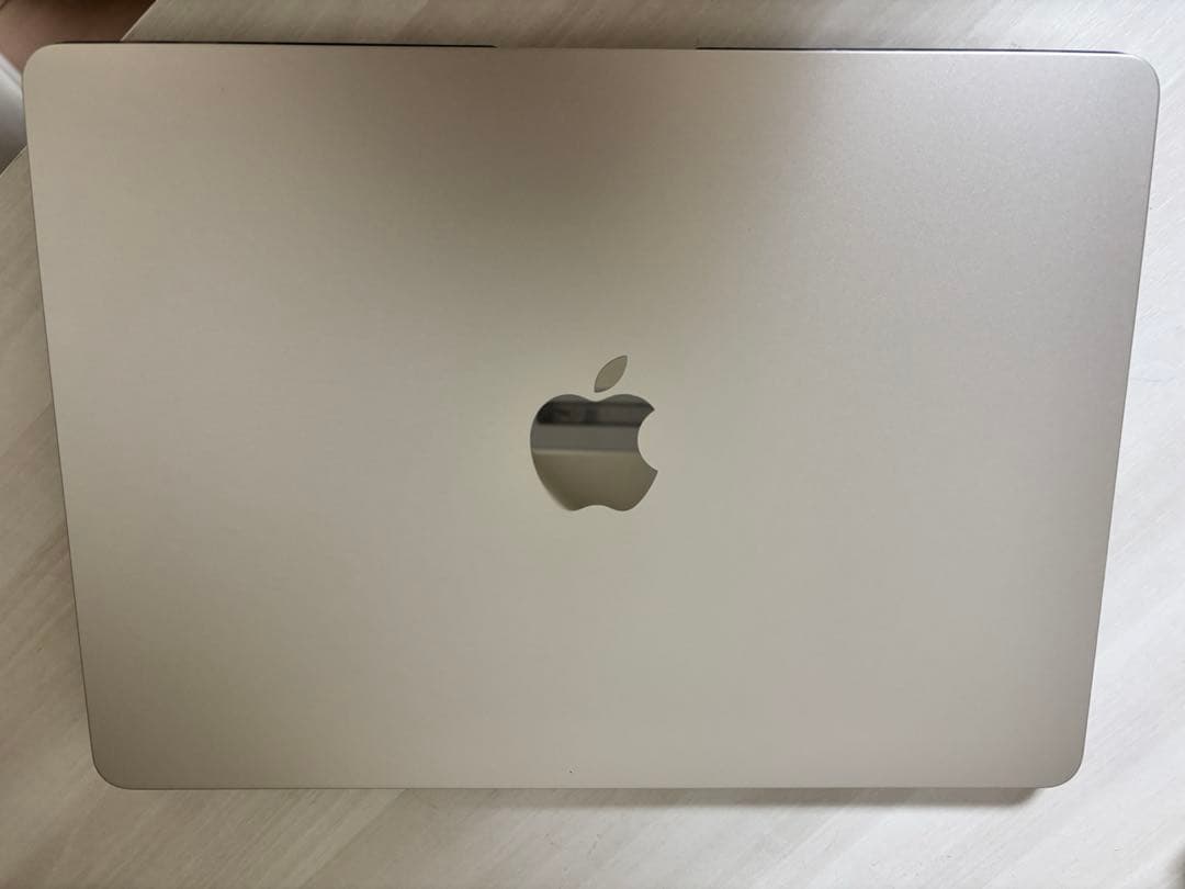 美品 MacBook Air M2 13インチ 8GB/256MB　スターライト