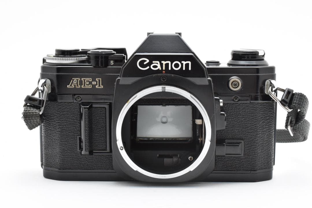 美品 CANON AE-1 ブラック フィルムカメラ　モルト新品交換済 B831