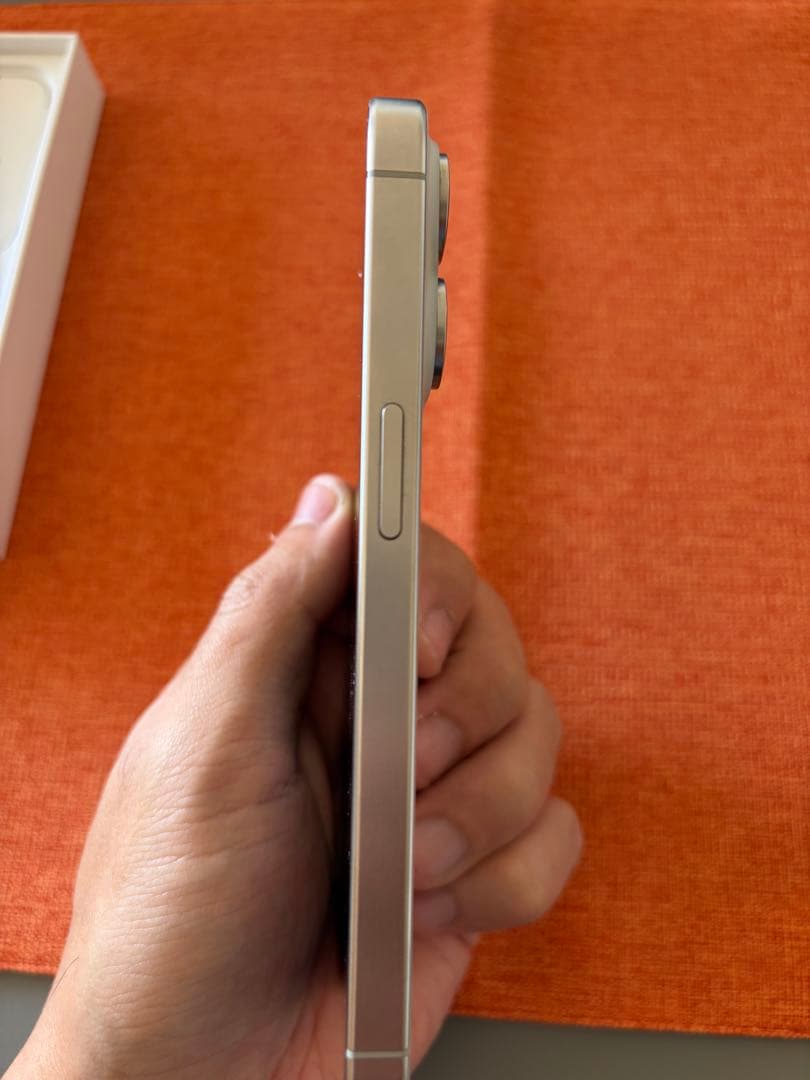 Apple iPhone 15 Pro ホワイト　128G SIMフリー