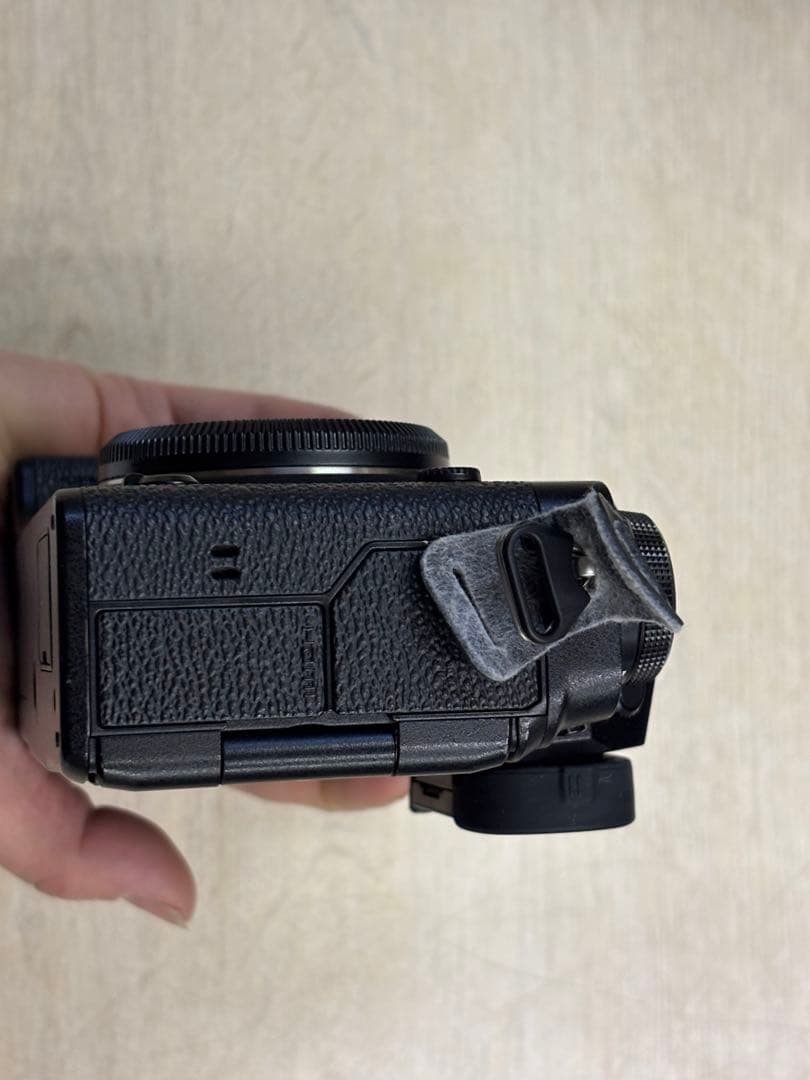 【期間限定値下げ美品】X-T4 本体　ミラーレス一眼カメラ X-T4 本体