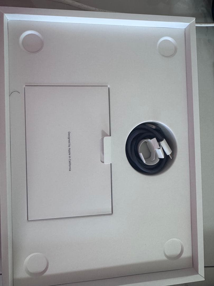 Apple MacBook Air 13.6inch M2チップ