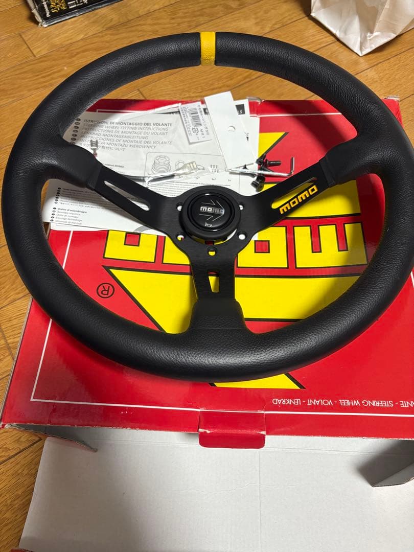 モモ(Momo) ステアリング MOD.08 35パイ