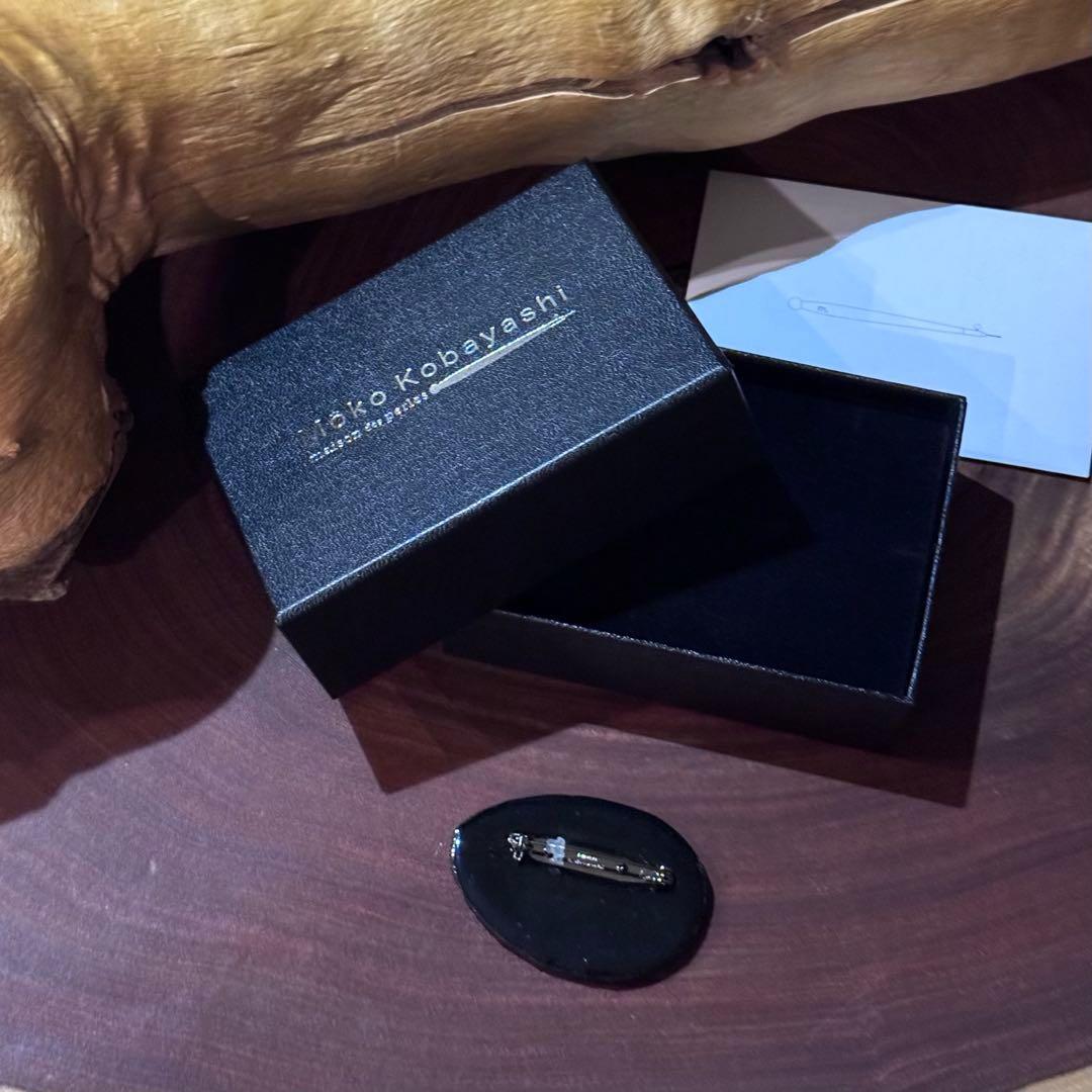 小林モー子 箱と販売証明付き エクリュ ceuf dur （ゆで卵）ブローチ