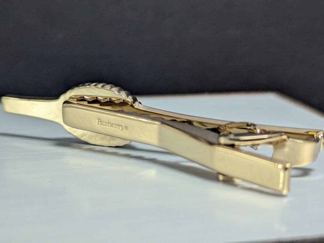 BURBERRY　ネクタイピン　ブラックシェル