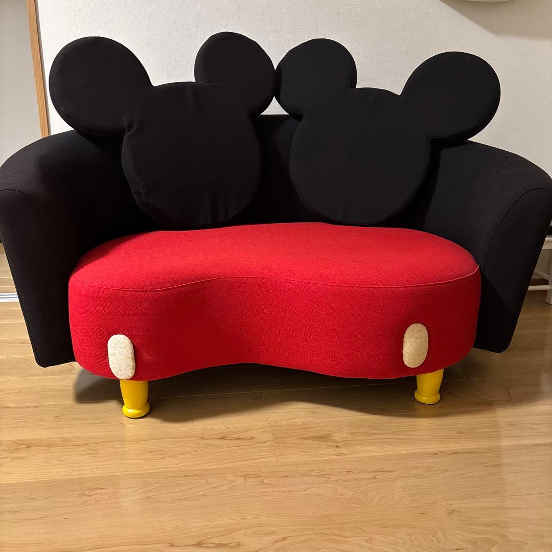 ミッキーマウス風ソファ 赤と黒