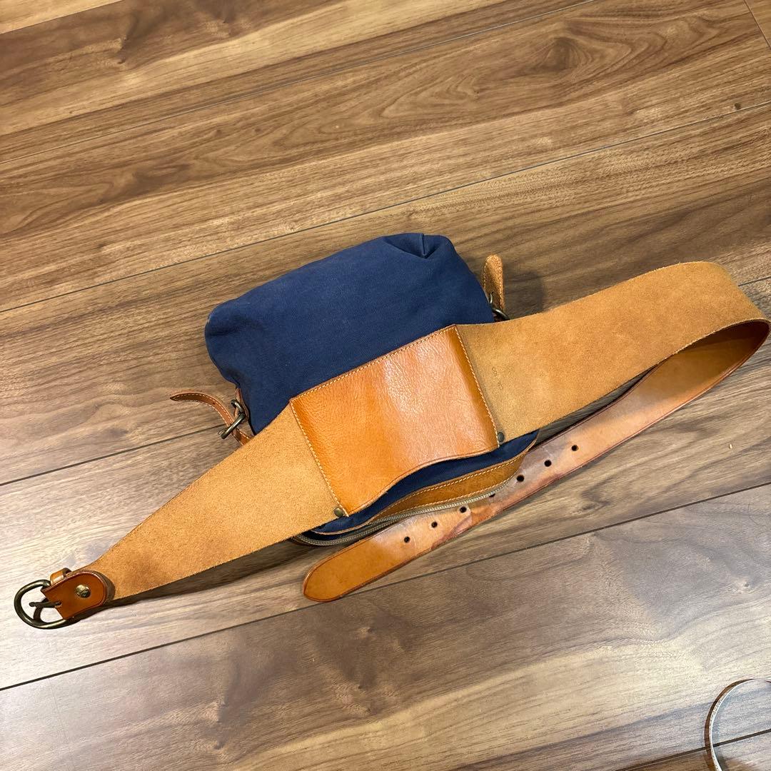 【美品】イルビゾンテ レザー 本革製 ウエストバッグ イタリア製