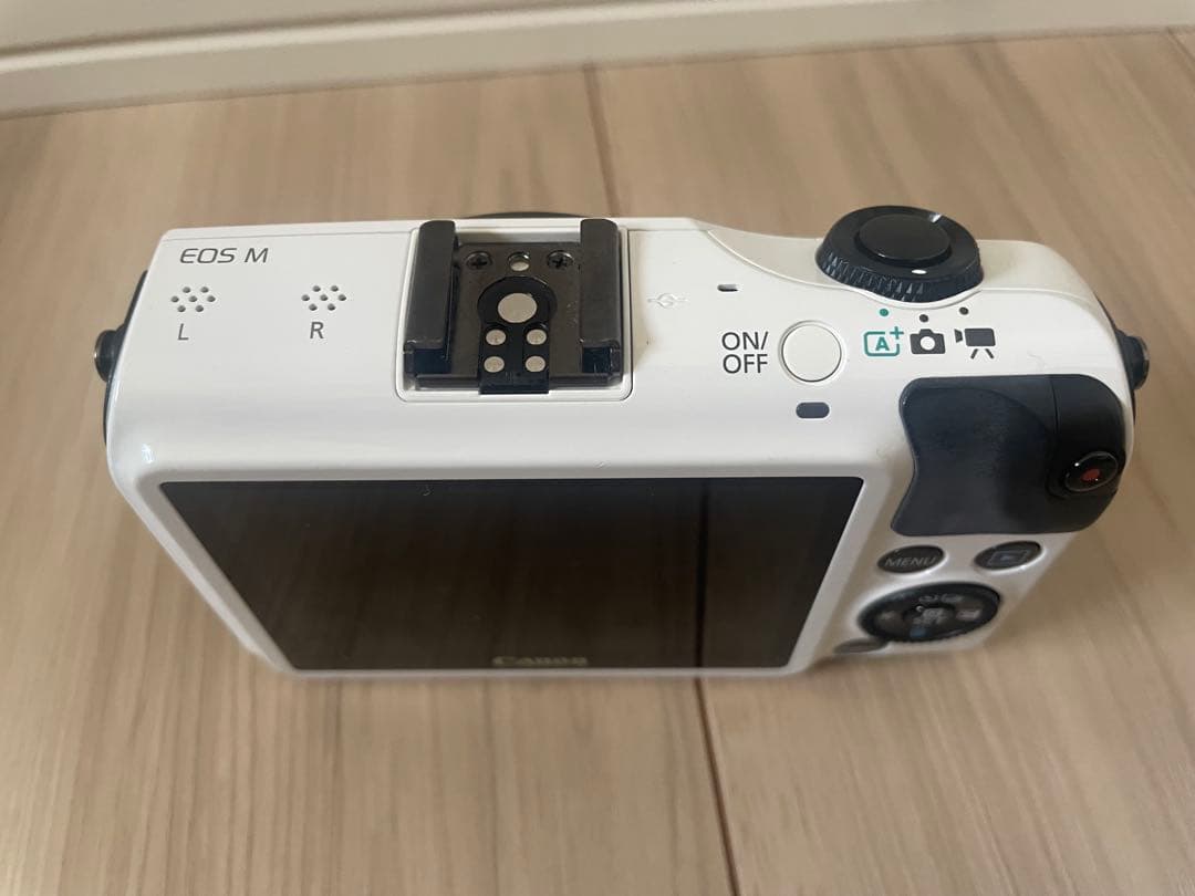 【週末限定値下げ】Canon EOS M（ホワイト）・ダブルレンズキット