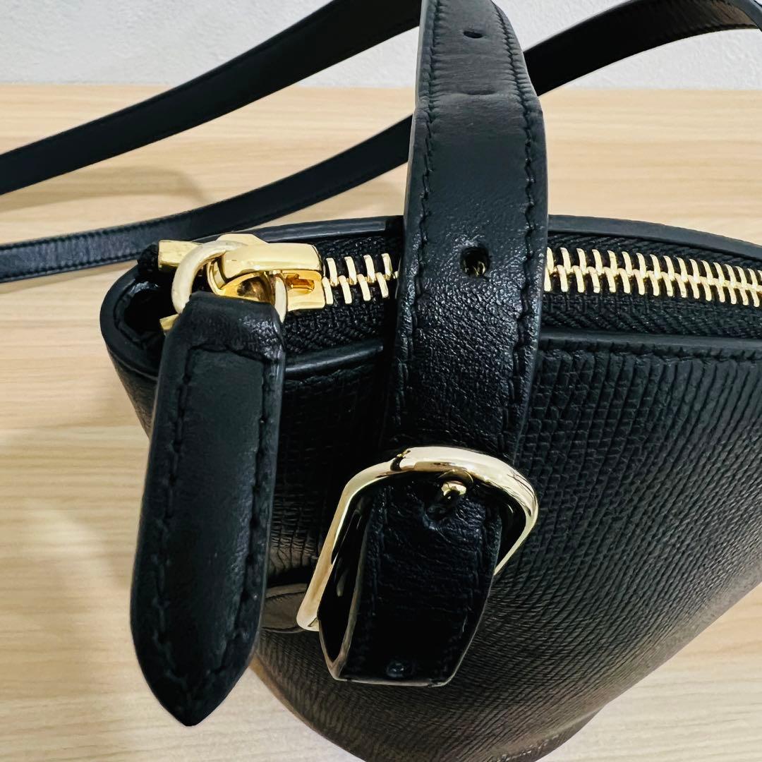 スマイソン ショルダーバッグ 黒 レザー クォータームーン クロスボディ