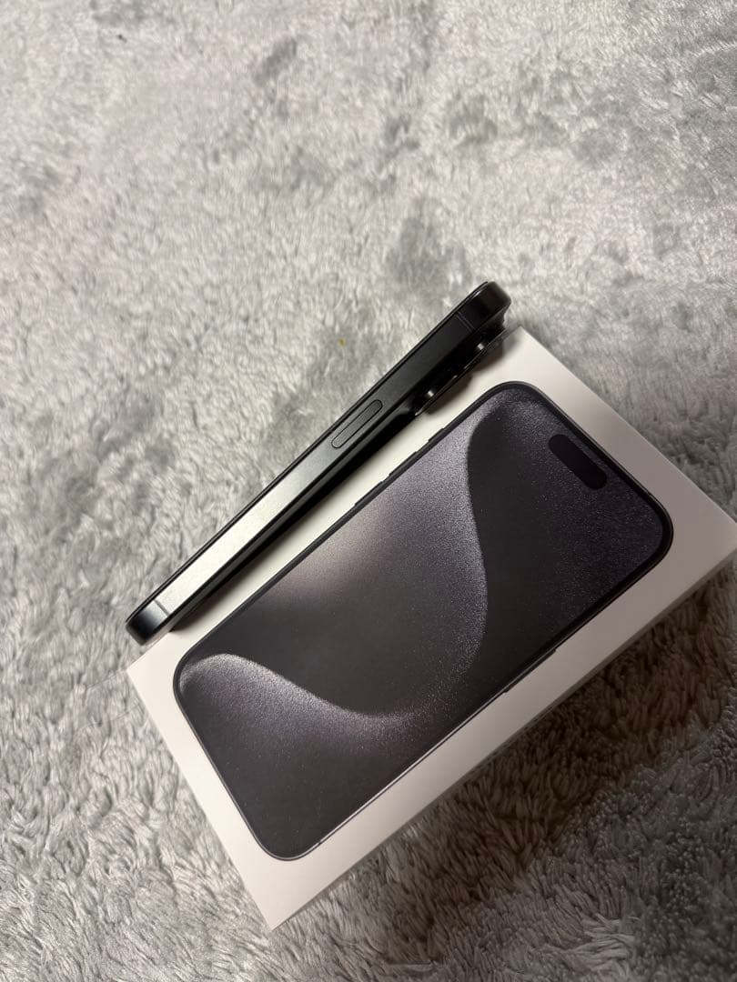 【美品】iPhone15Pro ブラックチタニウム　256GB