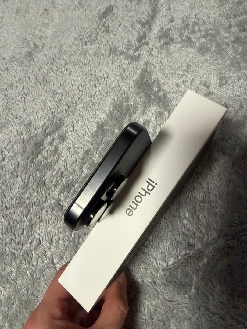 【美品】iPhone15Pro ブラックチタニウム　256GB