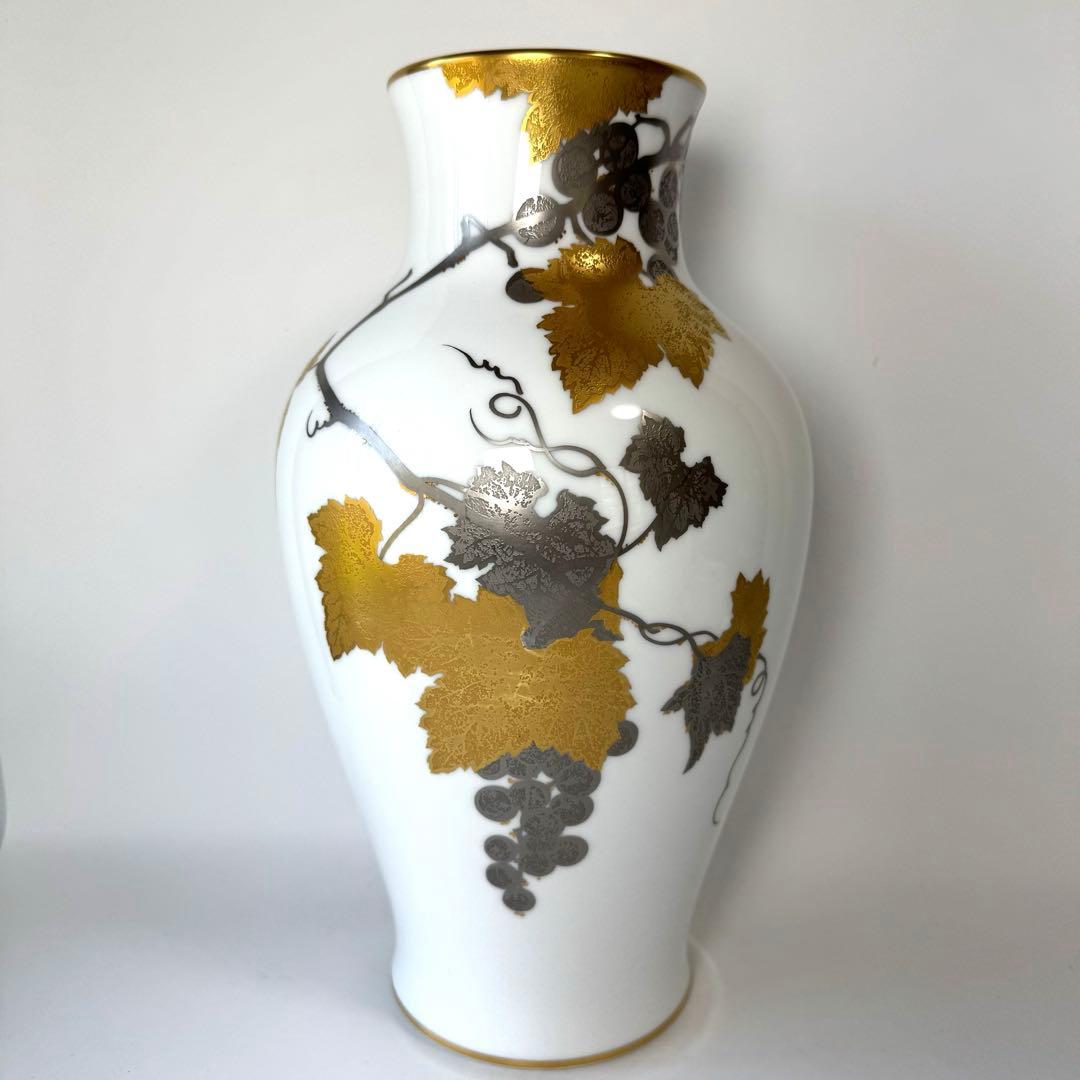大倉陶園　花瓶　金蝕葡萄　ホワイト　金彩　高さ35㎝