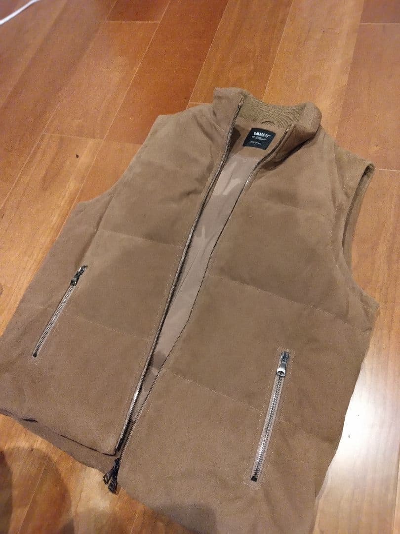 エンメティ ビームス別注スウェードダウンベスト