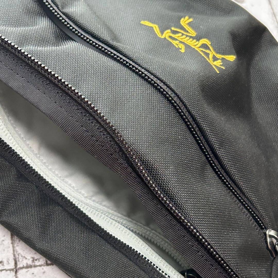 アークテリクス マンティス2 ブラック×ゴールドロゴ