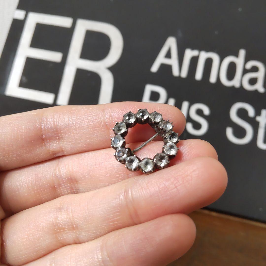 イギリスアンティーク　ミニブローチ