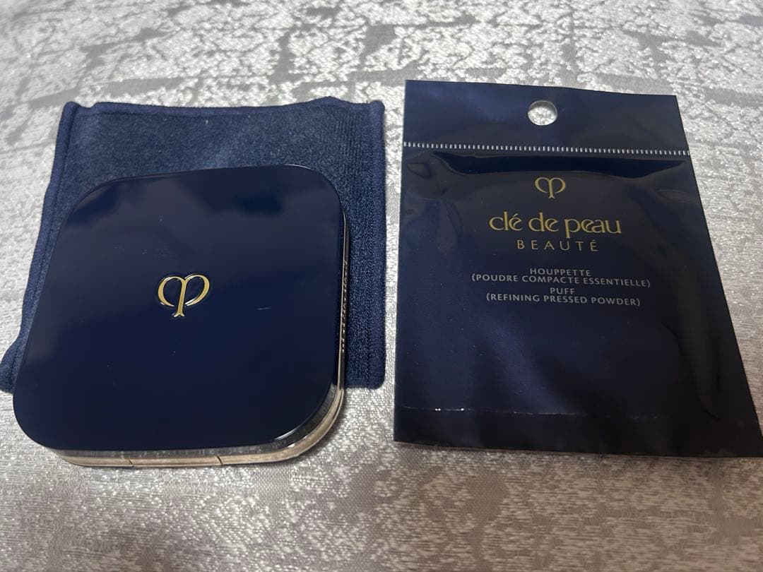 あちお様⬜️クレ•ド•ポーボーテ プードルコンパクトサンシエルn フェイスパウダー