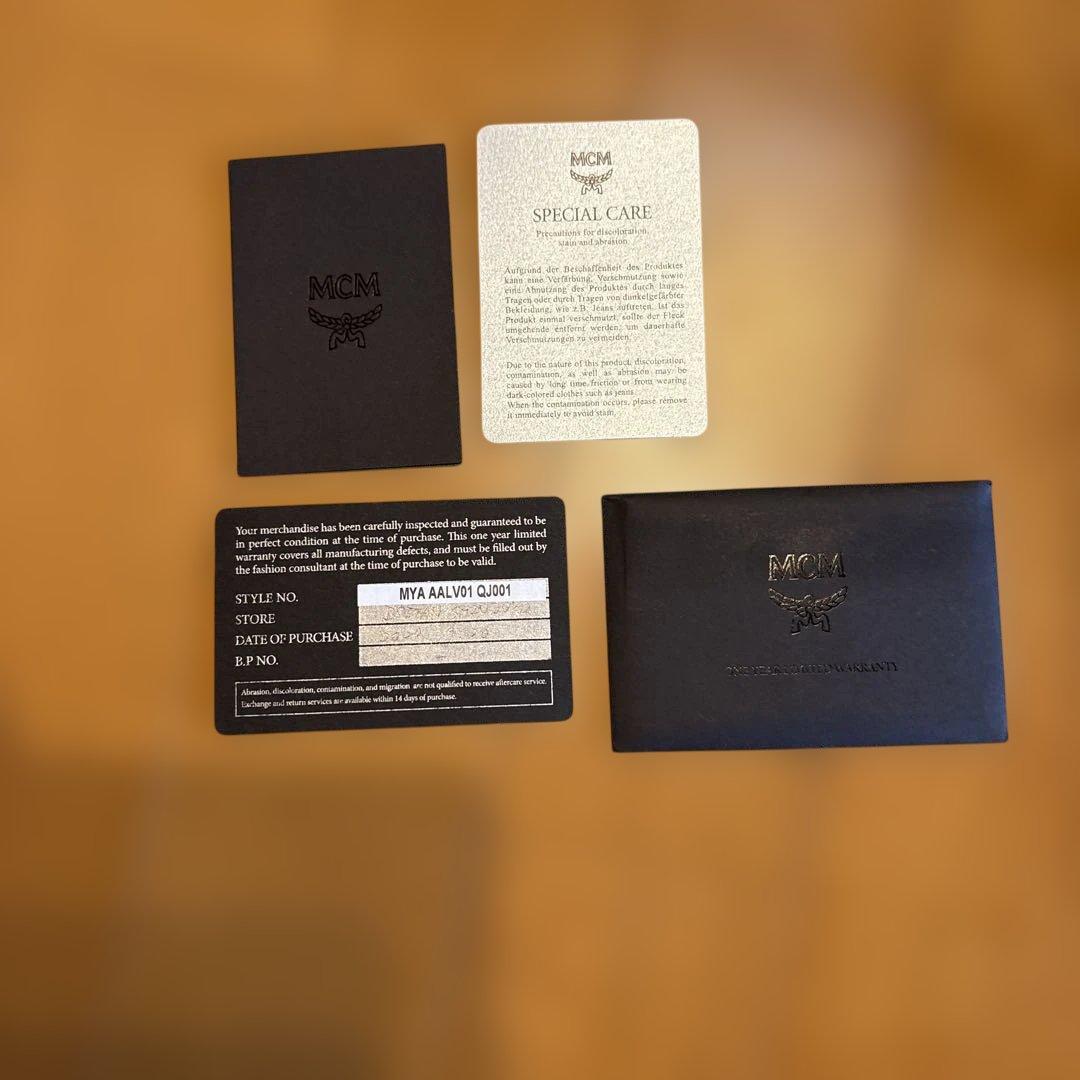 MCM ピンクレザー名刺入れ