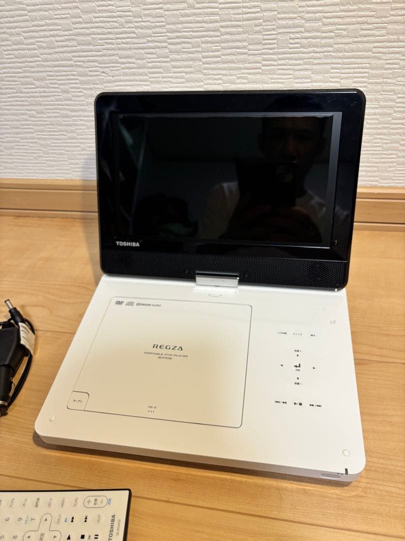 TOSHIBA REGZA ポータブル　DVDプレーヤー　SD-P1010S