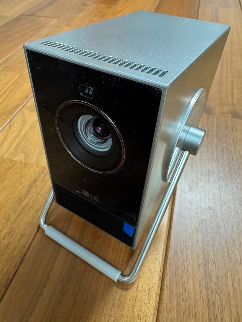 LG CineBeam Q プロジェクター
