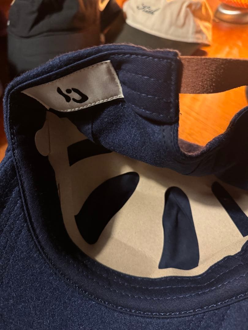 Liju ネイビー ロゴ刺繍 ベースボールキャップ