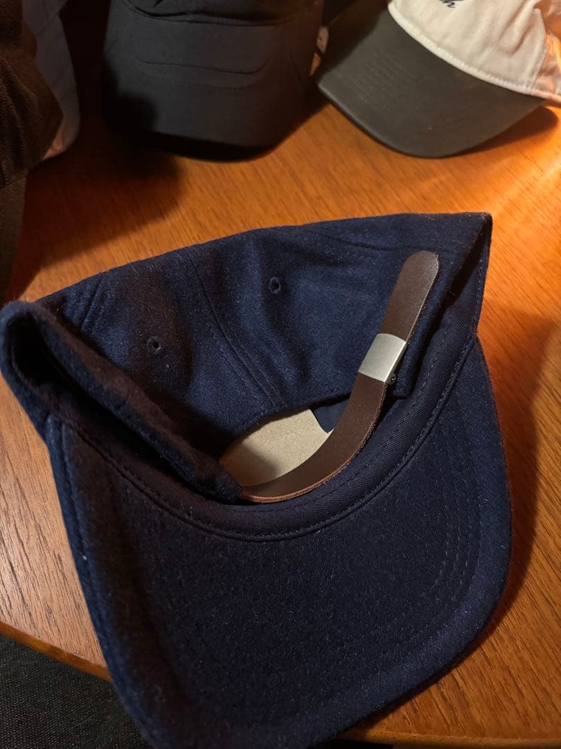 Liju ネイビー ロゴ刺繍 ベースボールキャップ