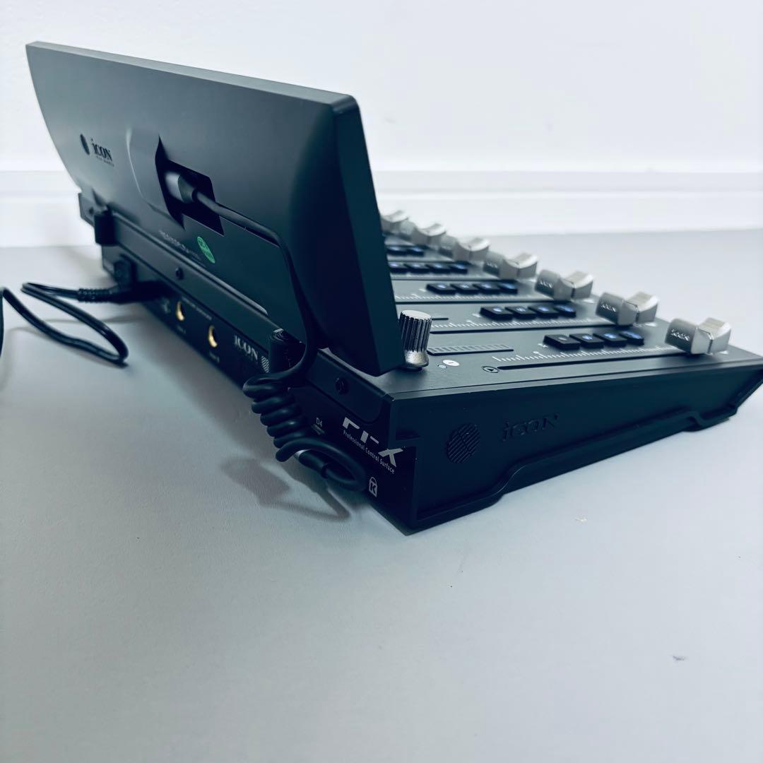 美品　ICON P1-X フィジカルコントローラー D4付 Logic対応