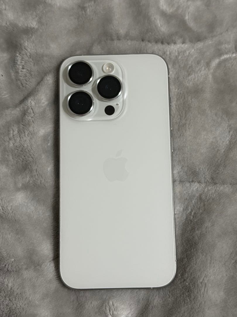 Apple iPhone 15 Pro 256GB ホワイトチタニウム 箱あり
