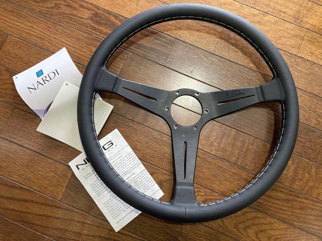 未使用品 NARDI ナルディ N150 ND390 ブラックレザーステアリング