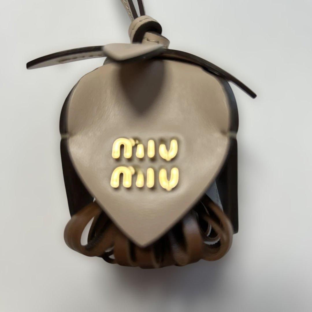 miu miu レザートリック