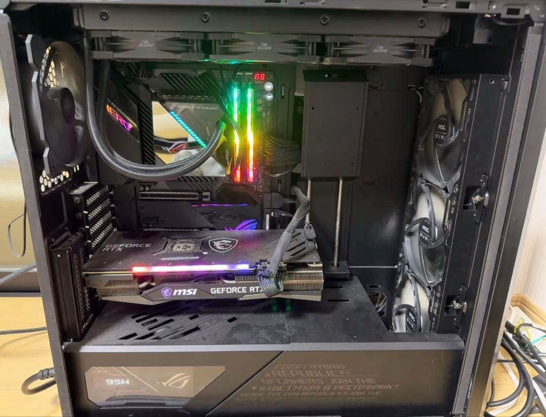 ASUS ROG Strix Heliosゲーミングケース