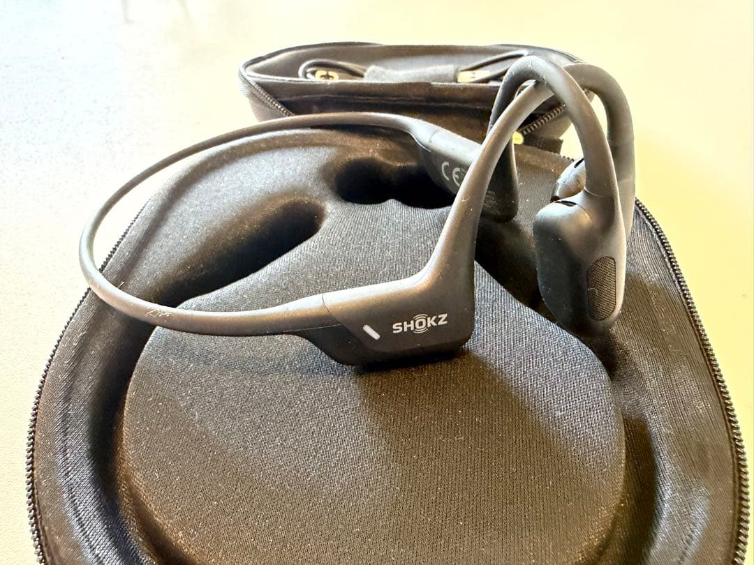SHOKZ OpenRun Pro 骨伝導イヤホン 収納ケース付き
