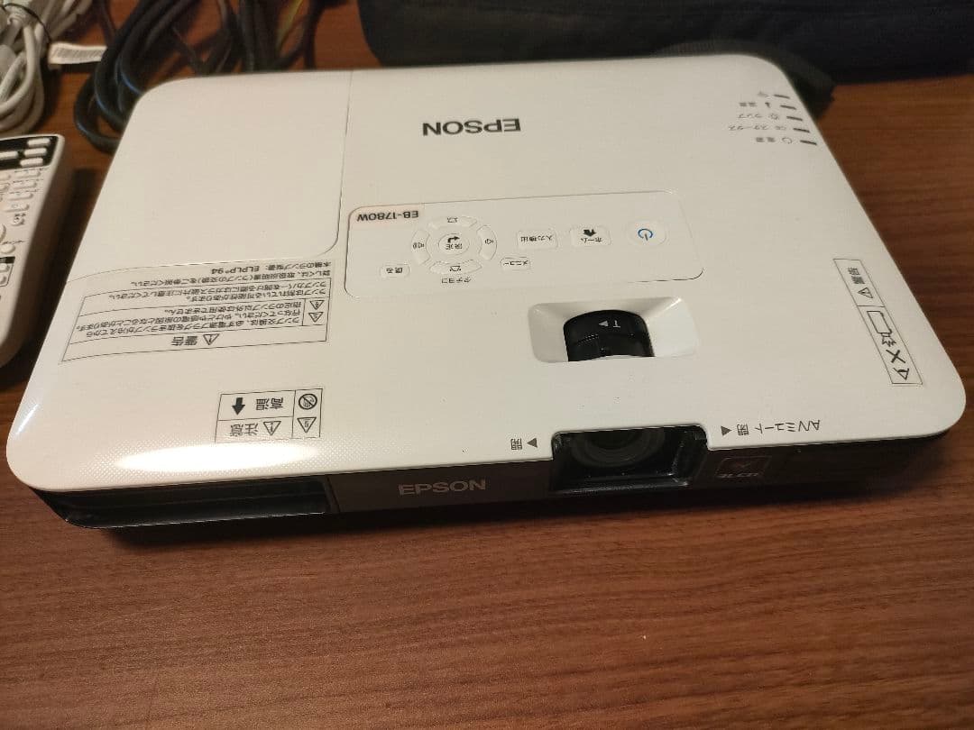 EPSON プロジェクター(EB-1780W) 本体と付属品