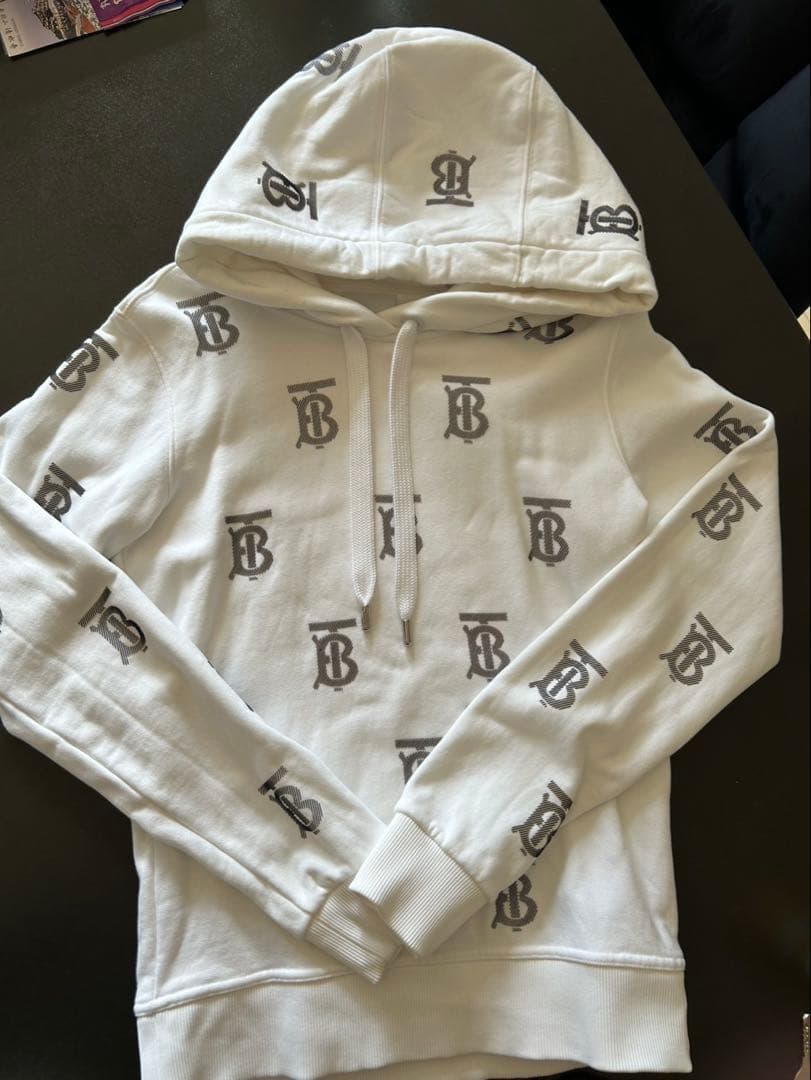 ロゴプリント フード付きパーカー ホワイト