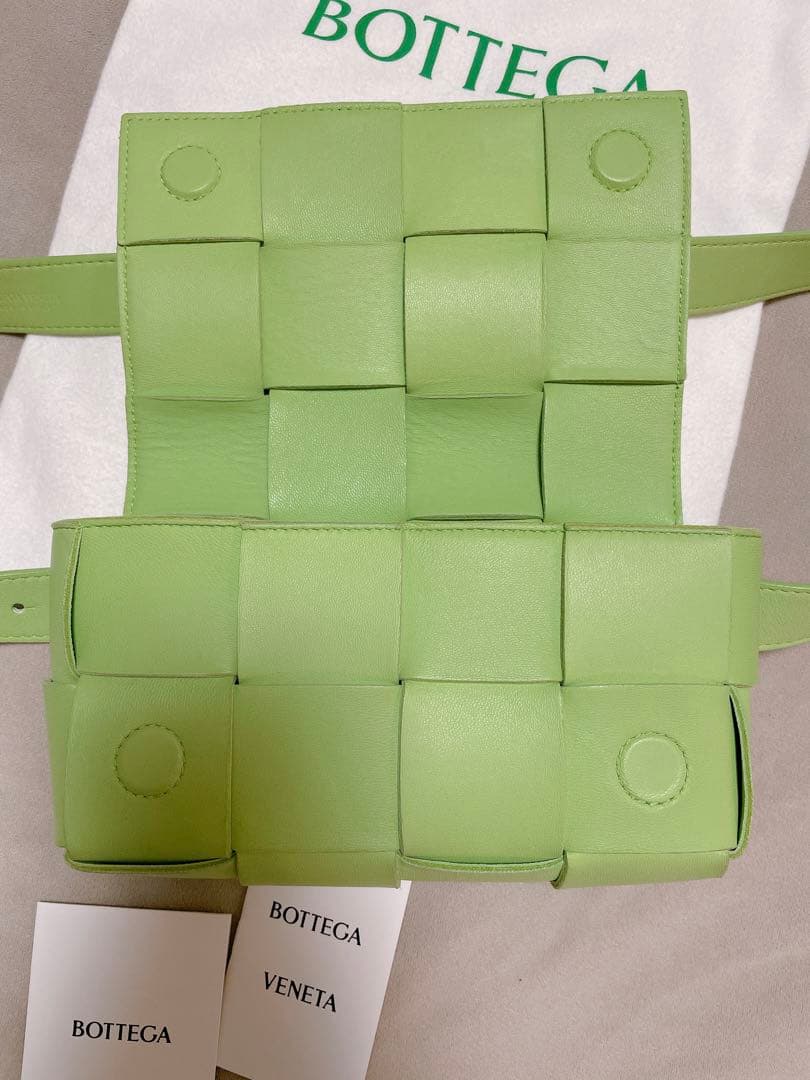 ボッテガヴェネタ　イントレチャート　ベルトカセット　ボディバック