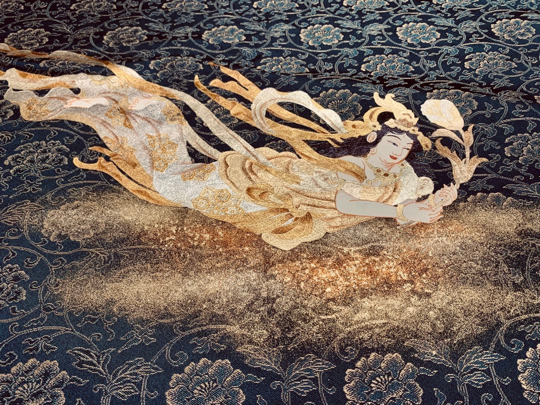 値下げ依頼 金蘭地に金彩箔天女と雅楽器！