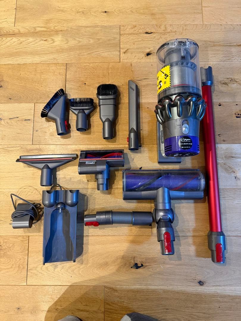 【ジャンク品・付属品未使用多数】Dyson SV12コードレスクリーナー本体