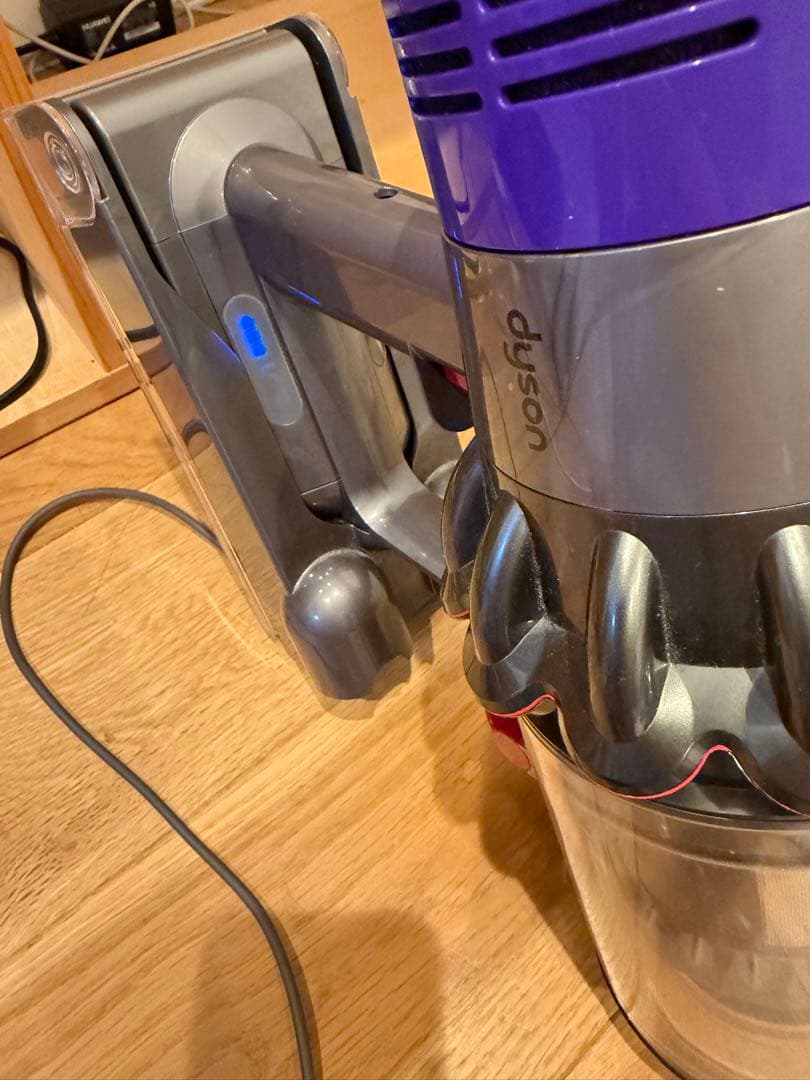 【ジャンク品・付属品未使用多数】Dyson SV12コードレスクリーナー本体