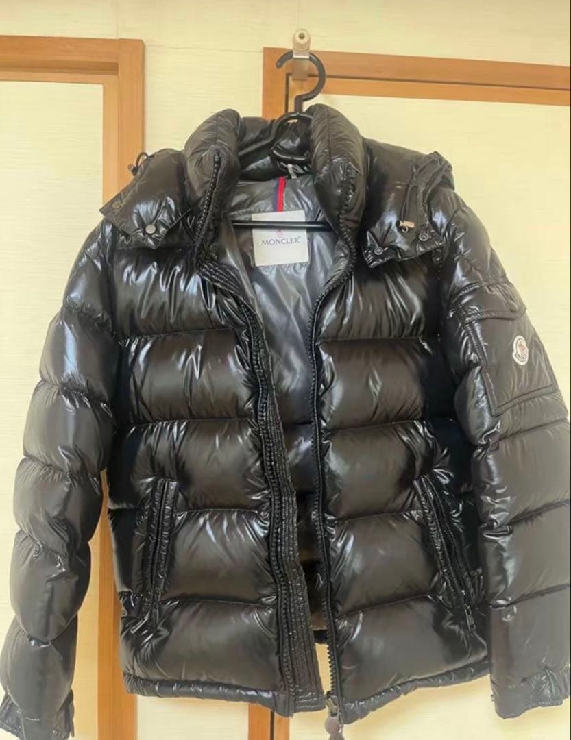 光沢ブラックダウンジャケット